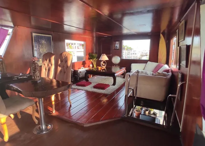 Sabai Sabai Liveaboard Botel Bangkok