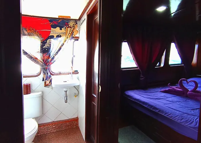Sabai Sabai Liveaboard Botel *