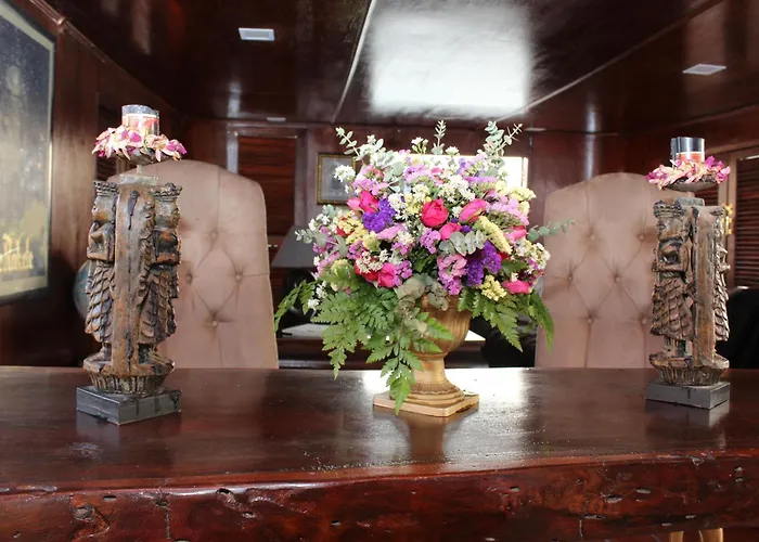 Sabai Sabai Liveaboard Botel