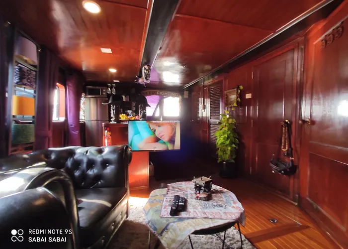 Sabai Sabai Liveaboard Botel *