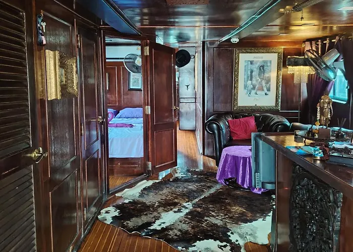 Sabai Sabai Liveaboard Botel *