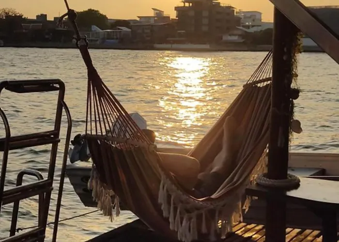 Sabai Sabai Liveaboard Botel